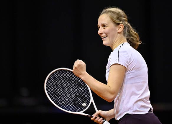 Doppel Vivan Heisen (GER) jubelt über Matchgewinn im Doppel mit Yafan WANG (CHN) Gestik, Geste Faust Tennis Damen Porsche-Cup Porsche Tennis Grand Prix GP Stuttgart 2021 Porsche-Arena 23.04.2021 Porsche Tennis Grand Prix Stuttgart 2021