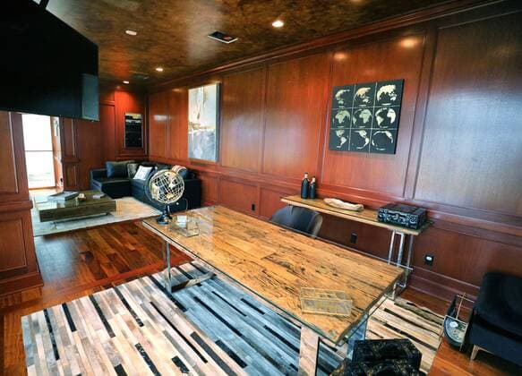 Basketball, Anwesen von Shaquille O Neal in Orlando zum Verkauf April 23, 2021: The office in the 31,000 square-foot-home currently owned by NBA, Basketball Herren, USA legend Shaquille O Neal, located at 9927 Giffin Court, in Windermere, photographed Wednesday, April 14, 2021. The lakefront house is for sale for 6.5 million and includes 12 bedrooms, 11.5 bathrooms and its own movie theater, cigar bar and an indoor regulation basketball court. - ZUMAm67_ 0116929143st Copyright: xJoexBurbankx