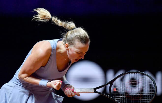 Petra Kvitova (CZE) Aktion jubelt über Satzgewinn Viertelfinale Tennis Damen Porsche-Cup Porsche Tennis Grand Prix GP Stuttgart 2021 Porsche-Arena 23.04.2021 Porsche Tennis Grand Prix Stuttgart 2021
