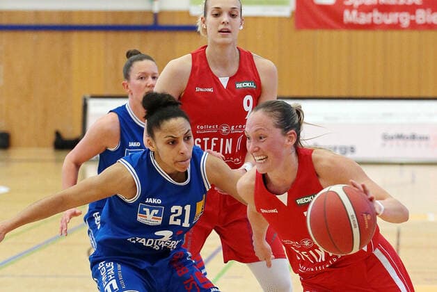 22.04.2021, xovx, Basketball Damen Bundesliga - Playoffs Spiel um Platz 3, Spiel 1, BC pharmaserv Marburg - Herner TC v.l. Stephanie Wagner (BC Pharmaserv Marburg), Rachel Arthur (BC Pharmaserv Marburg), Kristina Topuzovic (Herner TC), Chloe Bully (Herner TC) Marburg Sporthalle Georg Gaßmann Stadion Hessen Deutschland (DE)