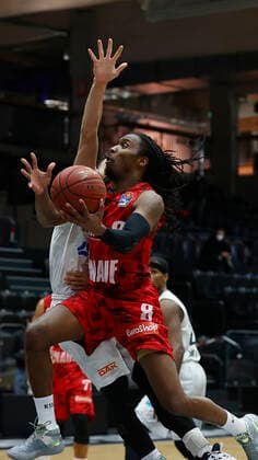 23.04.2021, Basketball, BBL 2020 2021, 30. Spieltag, Hamburg Towers - s.Oliver Wuerzburg, GER, Hamburg, edel-optics.de Arena, Bild: v. li. Max DiLeo (Hamburg Towers) und Robert Lowery (s.Oliver Wuerzburg) Copyright: HMBxMedia xHeikoxBecker