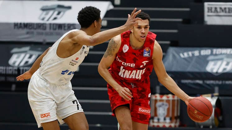 23.04.2021, Basketball, BBL 2020 2021, 30. Spieltag, Hamburg Towers - s.Oliver Wuerzburg, GER, Hamburg, edel-optics.de Arena, Bild: v. li. Kameron Taylor (Hamburg Towers) und Tyson Ward (s.Oliver Wuerzburg) Copyright: HMBxMedia xHeikoxBecker