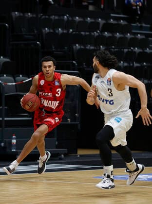 23.04.2021, Basketball, BBL 2020 2021, 30. Spieltag, Hamburg Towers - s.Oliver Wuerzburg, GER, Hamburg, edel-optics.de Arena, Bild: v. li. Tyson Ward (s.Oliver Wuerzburg) und Max DiLeo (Hamburg Towers) Copyright: HMBxMedia xHeikoxBecker