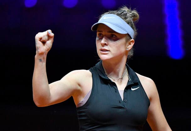 Elina Svitolina (UKR) jubelt über Satzgewinn Gestik, Geste Faust Viertelfinale Tennis Damen Porsche-Cup Porsche Tennis Grand Prix GP Stuttgart 2021 Porsche-Arena 23.04.2021 Porsche Tennis Grand Prix Stuttgart 2021