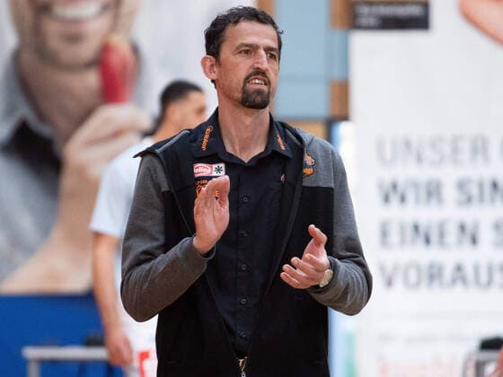 Aleksandar Nadjfeiji (Wiha Panthers Schwenningen Co-Trainer) wiha Panthers Schwenningen vs. Eisbaeren Bremerhaven, Basketball, BARMER 2. BASKETBALL BUNDESLIGA, Playoff Gruppe 2, 3. Spieltag, 2020 2021, 23.04.2021, wiha Panthers Schwenningen vs. Eisbaeren Bremerhaven, Basketball, BARMER 2. BASKETBALL BUNDESLIGA, Playoff Gruppe, 3. Spieltag, 2020 2021, 23.04.2021, Villingen-Schwenningen Copyright: xMiclasxHaasis Eibner-Pressefotox EP_mhs