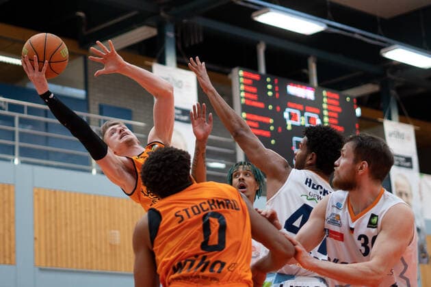Jonas Niedermanner (Wiha Panthers Schwenningen 9) wiha Panthers Schwenningen vs. Eisbaeren Bremerhaven, Basketball, BARMER 2. BASKETBALL BUNDESLIGA, Playoff Gruppe 2, 3. Spieltag, 2020 2021, 23.04.2021, wiha Panthers Schwenningen vs. Eisbaeren Bremerhaven, Basketball, BARMER 2. BASKETBALL BUNDESLIGA, Playoff Gruppe, 3. Spieltag, 2020 2021, 23.04.2021, Villingen-Schwenningen Copyright: xMiclasxHaasis Eibner-Pressefotox EP_mhs