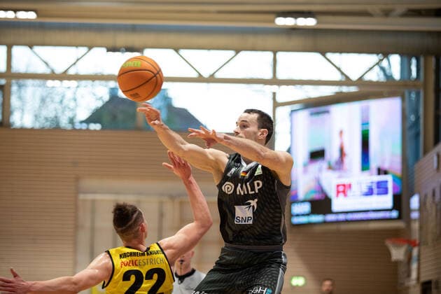 Kevin Wohlrath (Kirchheim Knights, 22) Adam Eberhard (MLP Academics Heidelberg, 41)¨¨¨Kirchheim Knights - MLP Academics Heidelberg, 2. Basketball, Bundesliga, Pro A, Barmer 2 Basketball, Playoffs 3. Spieltag Gruppenphase , Spielzeit 2020 2021, 23.04.2021, ¨¨ Kirchheim Knights - MLP Academics Heidelberg , Basketball, 2. Bundesliga, Barmer 2 Basketball, Playoffs, 3. Spieltag Gruppenphase , Spielzeit 2020 2021, 23.04.2021 Kirchheim unter Teck Copyright: xNinaxSander xEibnerxPressefotoxIx EP_NSR