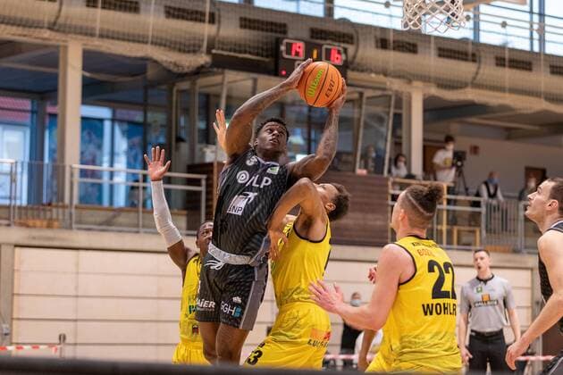 Shaun Willett (MLP Academics Heidelberg, 3) Tidjan Keita (Kirchheim Knights, 13) Kevin Wohlrath (Kirchheim Knights, 22)¨¨¨Kirchheim Knights - MLP Academics Heidelberg, 2. Basketball, Bundesliga, Pro A, Barmer 2 Basketball, Playoffs 3. Spieltag Gruppenphase , Spielzeit 2020 2021, 23.04.2021, ¨¨ Kirchheim Knights - MLP Academics Heidelberg , Basketball, 2. Bundesliga, Barmer 2 Basketball, Playoffs, 3. Spieltag Gruppenphase , Spielzeit 2020 2021, 23.04.2021 Kirchheim unter Teck Copyright: xNinaxSander xEibnerxPressefotoxIx EP_NSR
