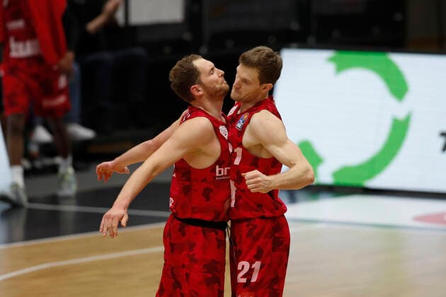 Deutschland , Hamburg, edel-optics.de Arena , 23.04.2021, emspor, emonline, despor, deonline, Hamburg Towers vs. s.Oliver Wuerzburg, easyCredit BBL, 30. Spieltag Bild: v. l. Copyright: HMBxMedia JulienxBecker