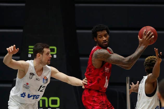 Deutschland , Hamburg, edel-optics.de Arena , 23.04.2021, emspor, emonline, despor, deonline, Hamburg Towers vs. s.Oliver Wuerzburg, easyCredit BBL, 30. Spieltag Bild: v. l. Copyright: HMBxMedia JulienxBecker