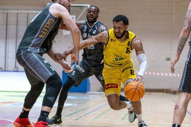 Kyle Mitchel Leufroy (Kirchheim Knights, 8)¨¨¨Kirchheim Knights vs. MLP Academics Heidelberg, 2. Basketball, Bundesliga, Pro A, Barmer 2 Basketball, Playoffs 3. Spieltag Gruppenphase, Spielzeit 2020 2021, 23.04.2021, ¨¨ Kirchheim Knights - MLP Academics Heidelberg, Basketball, 2. Bundesliga, Barmer 2 Basketball, Playoffs 3. Spieltag Gruppenphase, Spielzeit 2020 2021, 23.04.2021 Kirchheim unter Teck Copyright: xDennisxDuddek xEibnerxPressefotox EP_DDU