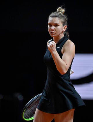 Simona Halep (ROU) jubelt über Punktgewinn Viertelfinale Tennis Damen Porsche-Cup Porsche Tennis Grand Prix GP Stuttgart 2021 Porsche-Arena 23.04.2021 Porsche Tennis Grand Prix Stuttgart 2021