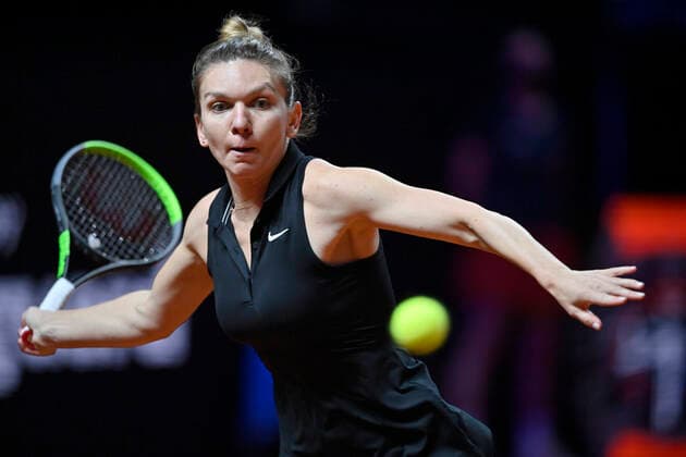 Simona Halep (ROU) Aktion Viertelfinale Tennis Damen Porsche-Cup Porsche Tennis Grand Prix GP Stuttgart 2021 Porsche-Arena 23.04.2021 Porsche Tennis Grand Prix Stuttgart 2021