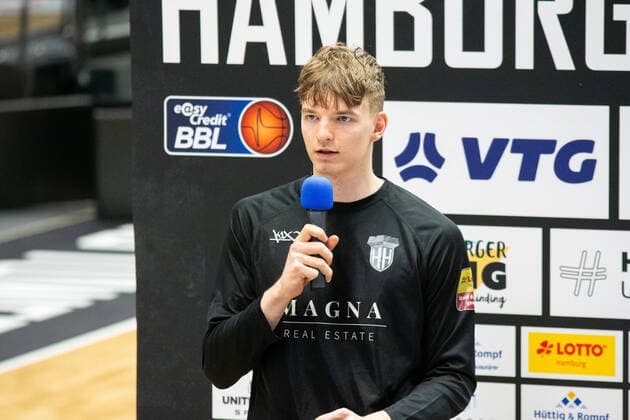 Basketball I Herren I Saison 2020 2021 I easyCredit Bundesliga I 30. Spieltag I Hamburg Towers - s.Oliver Würzburg I 23.04.2021 Justus Hollatz ( 21, Towers) bei der Pressekonferenz nach dem Spiel Hamburg edel-optics.de Arena, Kurt-Emmerich-Platz, Wilhelmsburger Inselpark Hamburg Deutschland Copyright: xLobeca RobertoxSeidelx