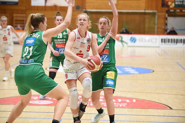 Play-offs - DBBL - 20 21 - GiroLive Panthers Osnabrück - Rutronik Stars Keltern am 23.04.2021 in der OSC Halle in Osnabrück Emma Eichmeyer (Osnabrück) im Zweikampf mit Alexandria Elisabeth Kiss-Rusk (Keltern)