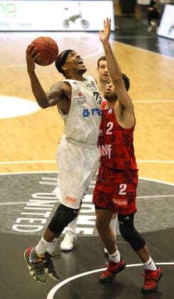 Terry ALLEN ( Towers ) wirft gegen Brekkott Chapman Basketball Herren Bundesliga am Fr. 23.04.2021 Hamburg Towers - s. Oliver Würzburg