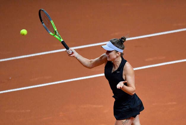 Elina Svitolina Jelina Switolina (UKR) Aktion Halbfinale Tennis Damen Porsche-Cup Porsche Tennis Grand Prix GP Stuttgart 2021 Porsche-Arena 24.04.2021 Porsche Tennis Grand Prix Stuttgart 2021
