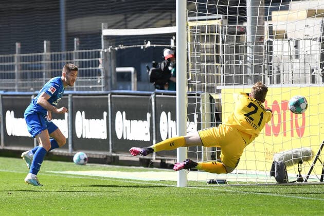 24.04.2021, xmeix, 1.Fussball Bundesliga, SC Freiburg - TSG 1899 Hoffenheim, emspor. v.l.n.r, das 0:1 für Hoffenheim durch Andrej Kramaric (TSG 1899 Hoffenheim) gegen Florian Mueller (SC Freiburg) (DFL DFB REGULATIONS PROHIBIT ANY USE OF PHOTOGRAPHS as IMAGE SEQUENCES and or QUASI-VIDEO) Freiburg *** 24 04 2021, xmeix, 1 Fussball Bundesliga, SC Freiburg TSG 1899 Hoffenheim, emspor v l n r, the 0 1 for Hoffenheim by Andrej Kramaric TSG 1899 Hoffenheim against Florian Mueller SC Freiburg DFL DFB REGULATIONS PROHIBIT ANY USE OF PHOTOGRAPHS as IMAGE SEQUENCES and or QUASI VIDEO Freiburg prio:1