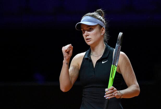 Elina Svitolina Jelina Switolina (UKR) Aktion jubelt über Punktgewinn Halbfinale Tennis Damen Porsche-Cup Porsche Tennis Grand Prix GP Stuttgart 2021 Porsche-Arena 24.04.2021 Porsche Tennis Grand Prix Stuttgart 2021