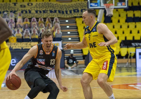 GER, Basketball, EWE Baskets Oldenburg vs ratiopharm Ulm 24.04.2021, EWE Arena, Oldenburg, GER, easy Credit-BBL, EWE Baskets Oldenburg vs ratiopharm Ulm, im Bild rb13 Karsten TADDA (EWE Baskets Oldenburg 9 )