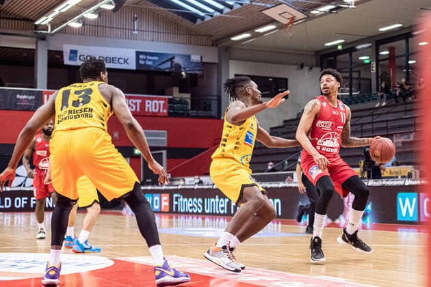 easyCredit Basketball Bundesliga; JobStairs Giessen 46ers - MHP RIESEN Ludwigsburg, 24.04.21 Diante Maurice Garrett ( 11 Giessen 46ers), Yorman Polas Bartolo ( 13 MHP RIESEN Ludwigsburg), Jaleen Smith ( 3 MHP RIESEN Ludwigsburg) Sporthalle Giessen-Ost Giessen, 24.04.21 Copyright: xBEAUTIFULxSPORTS Roeczeyx