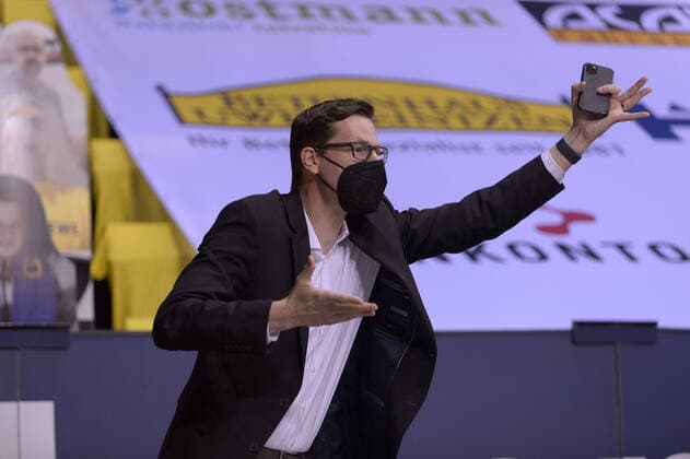 Torsten LEIBENATH (Sportdirektor ratiopharm Ulm) reklamiert beim Schiedsrichter ; EWE Baskets Oldenburg vs ratiopharm Ulm, Basketball, easyCredit BBL Bundesliga, 24.04.2021, 30. Spieltag, Saison 2020 2021 ; Copyright: xErikxHillmer EIBNERx EP_ehr EWE Baskets Oldenburg vs ratiopharm Ulm, Basketball, easyCredit BBL Bundesliga, 24.04.2021, 30. Spieltag, Saison 2020 2021 Oldenburg Copyright: xErikxHillmer EIBNERx EP_ehr