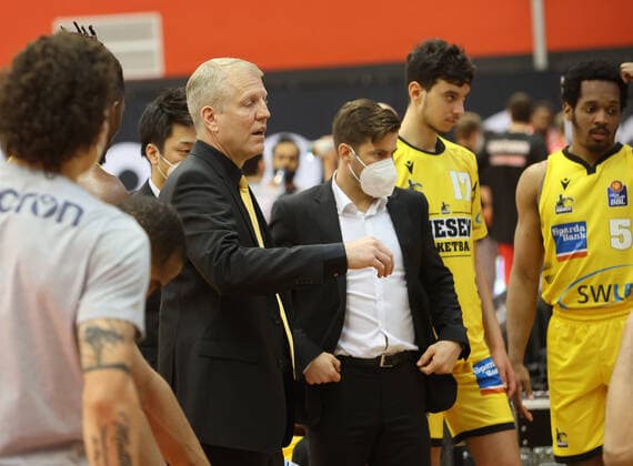 Patrick John, Trainer Ludwigsburg, JobStairs GIESSEN 46ers vs, MHP Riesen Ludwigsburg, Basketball, Basketball Bundesliga, 30. Spieltag, 24.04.2021, JobStairs GIESSEN 46ers vs, MHP Riesen Ludwigsburg, Basketball, Basketball Bundesliga, 30. Spieltag, 24.04.2021, Foto: EIBNER Joerg Niebergall Giessen Copyright: xJoergxNiebergall Eibner-Pressefox EP_JNL