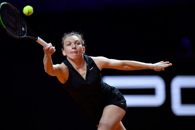 Sport Bilder des Tages Simona Halep (ROU) Aktion Halbfinale Tennis Damen Porsche-Cup Porsche Tennis Grand Prix GP Stuttgart 2021 Porsche-Arena 24.04.2021 Porsche Tennis Grand Prix Stuttgart 2021