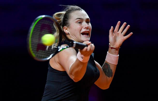 Aryna Sabalenka (BLR) Aktion Halbfinale Tennis Damen Porsche-Cup Porsche Tennis Grand Prix GP Stuttgart 2021 Porsche-Arena 24.04.2021 Porsche Tennis Grand Prix Stuttgart 2021