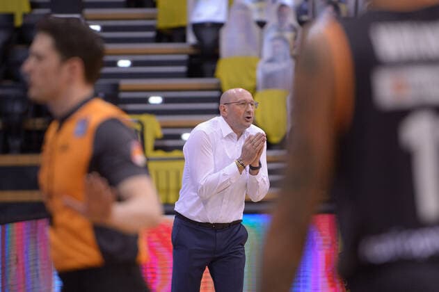 Mladen DRIJENCIC (Trainer Cheftrainer Headcoach EWE Baskets Oldenburg) ist frustriert ; EWE Baskets Oldenburg vs ratiopharm Ulm, Basketball, easyCredit BBL Bundesliga, 24.04.2021, 30. Spieltag, Saison 2020 2021 ; Copyright: xErikxHillmer EIBNERx EP_ehr EWE Baskets Oldenburg vs ratiopharm Ulm, Basketball, easyCredit BBL Bundesliga, 24.04.2021, 30. Spieltag, Saison 2020 2021 Oldenburg Copyright: xErikxHillmer EIBNERx EP_ehr