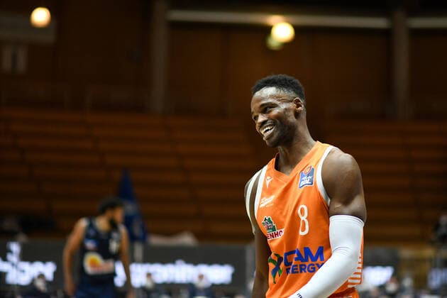 Josh Young (RASTA Vechta) lacht, GER, HAKRO Merlins Crailsheim vs. RASTA Vechta, 24.04.2021, 30. Spieltag easycredit Basketball Bundesliga, Spielzeit 2020 2021. GER, HAKRO Merlins Crailsheim vs. RASTA Vechta, 24.04.2021, 30. Spieltag easycredit Basketball Bundesliga, Spielzeit 2020 2021 Crailsheim Copyright: xEibnerxPressefoto MichaelxMemmlerx EP_MMR