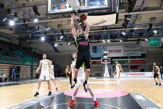 30. Spieltag der easyCredit BBL Basketball Bundesliga am 24.April 2021 in der Oberfrankenhalle in Bayreuth Bayern Deutschland Saison 2020-2021 Medi Bayreuth gegen Basketball Löwen Braunschweig Kay Bruhnke (Medi Bayreuth 9)