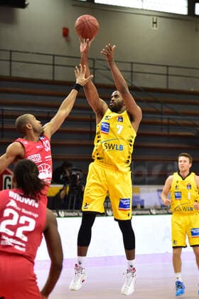 24.04.2021, xbrx, Basketball BBL Bundesliga, Giessen 46ers - MHP Riesen Ludwigsburg emspor, v.l. Wurf, Freiwurf, McLean, Jamel (7 - MHP Riesen Ludwigsburg) Giessen