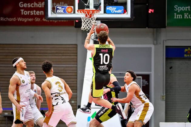 10 Bastian Doreth (medi) medi Bayreuth , Saison 2020 21 , Hauptrunde ; Spieltag 30; 24.04.2021 ; Basketball Loewen Braunschweig Copyright: xEibner-Pressefotox Ochsx EP_tos