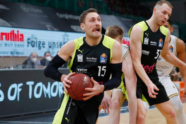 30. Spieltag der easyCredit BBL Basketball Bundesliga am 24.April 2021 in der Oberfrankenhalle in Bayreuth Bayern Deutschland Saison 2020-2021 Medi Bayreuth gegen Basketball Löwen Braunschweig Matthew Tiby (Medi Bayreuth 15)