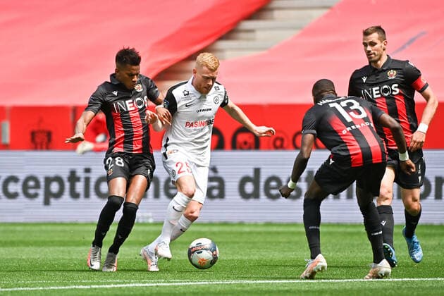 25 FLORENT MOLLET (MHSC) - 28 HICHAM BOUDAOUI (NICE) FOOTBALL : Nice vs Montpellier - Ligue 1 Uber Eats - 25 04 2021 FEP Panoramic 