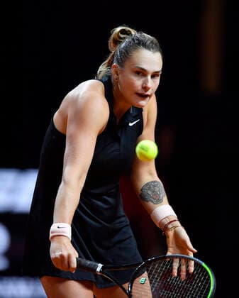 Aryna Sabalenka (BLR) Aktion Slice Finale Tennis Damen Porsche-Cup Porsche Tennis Grand Prix GP Stuttgart 2021 Porsche-Arena 25.04.2021 Porsche Tennis Grand Prix Stuttgart 2021