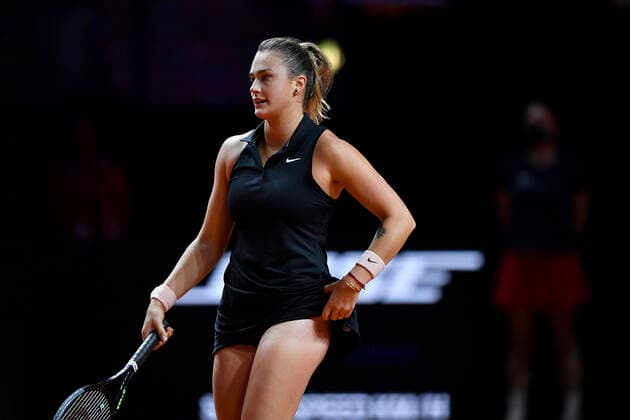 Aryna Sabalenka (BLR) vor Aufschlag Finale Tennis Damen Porsche-Cup Porsche Tennis Grand Prix GP Stuttgart 2021 Porsche-Arena 25.04.2021 Porsche Tennis Grand Prix Stuttgart 2021