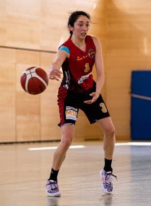 Duesseldorf, Germany, April 24th Rachel Theriot (3 Rheinland Lions) passes the ball during the Toyota 2. Basketball Bundesliga Nord between the Capitol Bascats Duesseldorf and RheinLand Lions at Wekita Sportarena in Duesseldorf Toyota 2. Basketball Bundesliga Nord - Capitol Bascats Duesseldo 