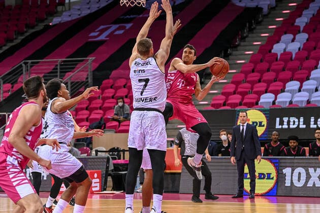 easyCredit BBL, Telekom Baskets Bonn vs. NINERS Chemnitz, 25.04.2021 Anthony DiLeo (Telekom Baskets Bonn 11), easyCredit BBL, Telekom Baskets Bonn vs. NINERS Chemnitz am 25.04.2021 im Telekom Dome Bonn, Bonn (Nordrhein-Westfalen) Copyright: xBEAUTIFULxSPORTS Mueller-Laschetx