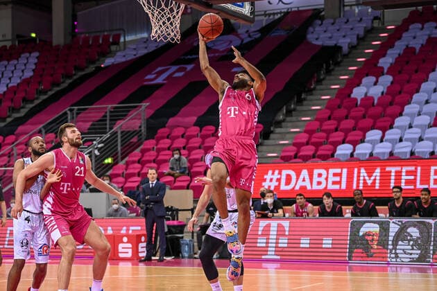 easyCredit BBL, Telekom Baskets Bonn vs. NINERS Chemnitz, 25.04.2021 Jalen Hudson (Telekom Baskets Bonn 6), easyCredit BBL, Telekom Baskets Bonn vs. NINERS Chemnitz am 25.04.2021 im Telekom Dome Bonn, Bonn (Nordrhein-Westfalen) Copyright: xBEAUTIFULxSPORTS Mueller-Laschetx