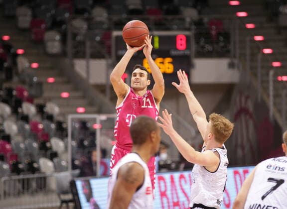 Anthony DiLeo Telekom Baskets Bonn vs. NINERS Chemnitz easyCredit BBL 1. Bundesliga , Saison 2020 2021 , 30. Spieltag