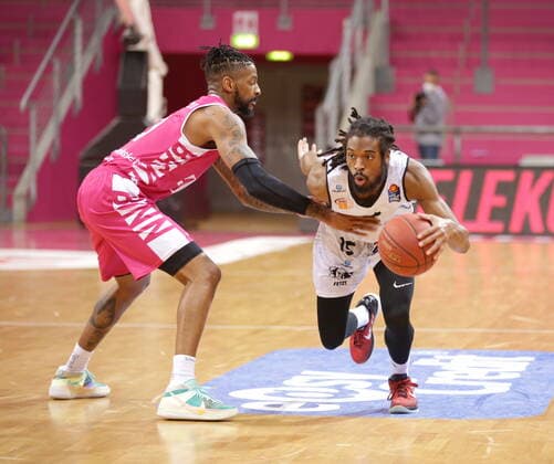 Alex Hamilton Telekom Baskets Bonn vs. Marcus Thornton NINERS Chemnitz easyCredit BBL 1. Bundesliga , Saison 2020 2021 , 30. Spieltag