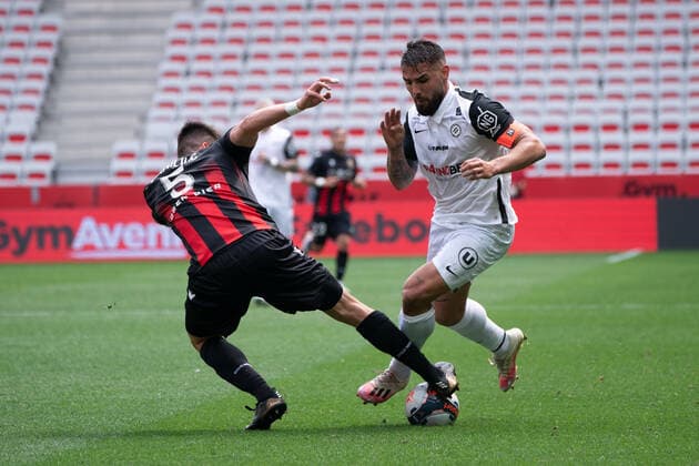 Flavius Daniluc (OGC Nice) - Andy Delort (Montpellier FC) FOOTBALL : OGC Nice vs Montpellier - Ligue 1 Uber Eats - Nice - 25 04 2021 NorbertScanella PanoramiC 