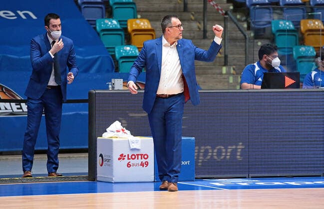 25.04.2021, xovx, Basketball BBL, Frankfurt Skyliners - Mitteldeutscher Basketball Club Head Coach Silvano Poropat (Syntainics Mitteldeutscher BC Weißenfels) emspor Frankfurt