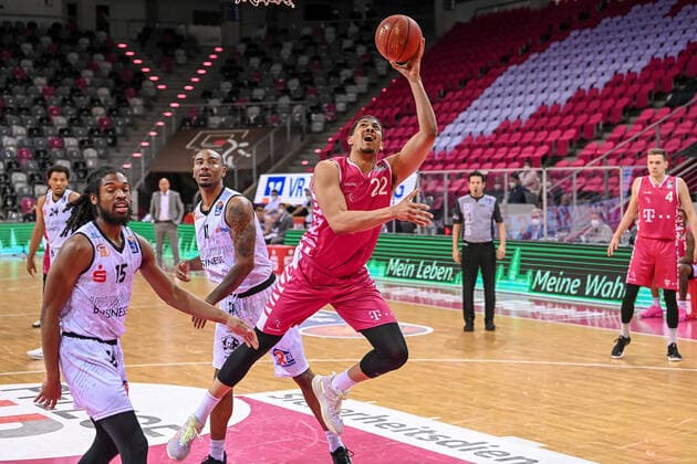 easyCredit BBL, Telekom Baskets Bonn vs. NINERS Chemnitz, 25.04.2021 Gabriel de Oliveira (Telekom Baskets Bonn 22), easyCredit BBL, Telekom Baskets Bonn vs. NINERS Chemnitz am 25.04.2021 im Telekom Dome Bonn, Bonn (Nordrhein-Westfalen) Copyright: xBEAUTIFULxSPORTS Mueller-Laschetx