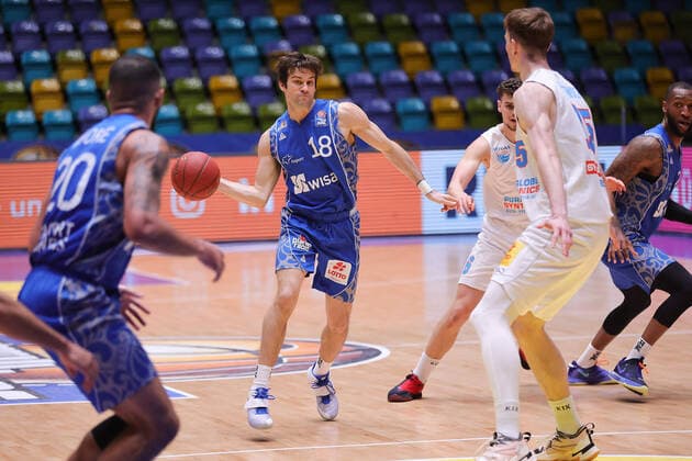 Fraport Skyliners - Mitteldeutscher BC, easyCredit BBL Joe Rahon (Fraport Skyliners, 18). Basketball-Spiel der easyCredit BBL zwischen den Fraport Skyliners und Mitteldeutscher BC am 25. April 2021 in der Fraport-Arena in Frankfurt am Main., Frankfurt am Main Hessen Deutschland Fraport-Arena
