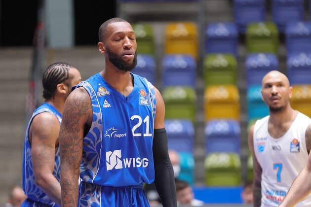 Fraport Skyliners - Mitteldeutscher BC, easyCredit BBL Kamari Murphy (Fraport Skyliners, 21). Basketball-Spiel der easyCredit BBL zwischen den Fraport Skyliners und Mitteldeutscher BC am 25. April 2021 in der Fraport-Arena in Frankfurt am Main., Frankfurt am Main Hessen Deutschland Fraport-Arena
