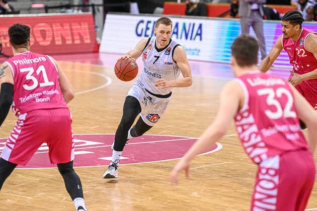easyCredit BBL, Telekom Baskets Bonn vs. NINERS Chemnitz, 25.04.2021 Jonas Richter (NINERS Chemnitz 7), easyCredit BBL, Telekom Baskets Bonn vs. NINERS Chemnitz am 25.04.2021 im Telekom Dome Bonn, Bonn (Nordrhein-Westfalen) Copyright: xBEAUTIFULxSPORTS Mueller-Laschetx