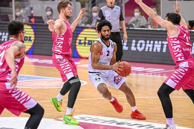 easyCredit BBL, Telekom Baskets Bonn vs. NINERS Chemnitz, 25.04.2021 Terrell Harris (NINERS Chemnitz 2), easyCredit BBL, Telekom Baskets Bonn vs. NINERS Chemnitz am 25.04.2021 im Telekom Dome Bonn, Bonn (Nordrhein-Westfalen) Copyright: xBEAUTIFULxSPORTS Mueller-Laschetx